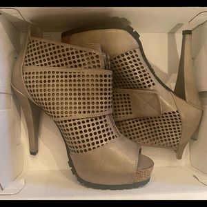 Women’s Simply Ver Wang heels